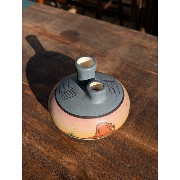 Native American Pottery Vase Hand-Painted & Signed | Vintage | Southwest - Picture 2 of 7